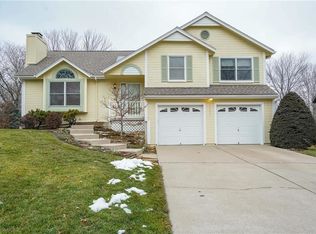 15824 Glenwood St, Overland Park, KS 66223