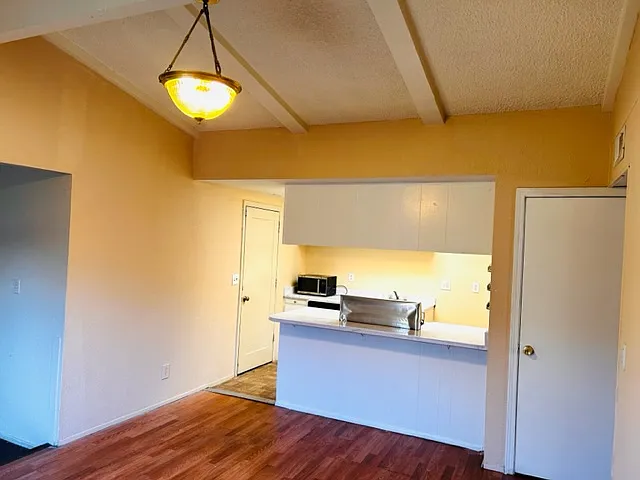 2 bed, 1300 sqft, $2,350 — Photo 2