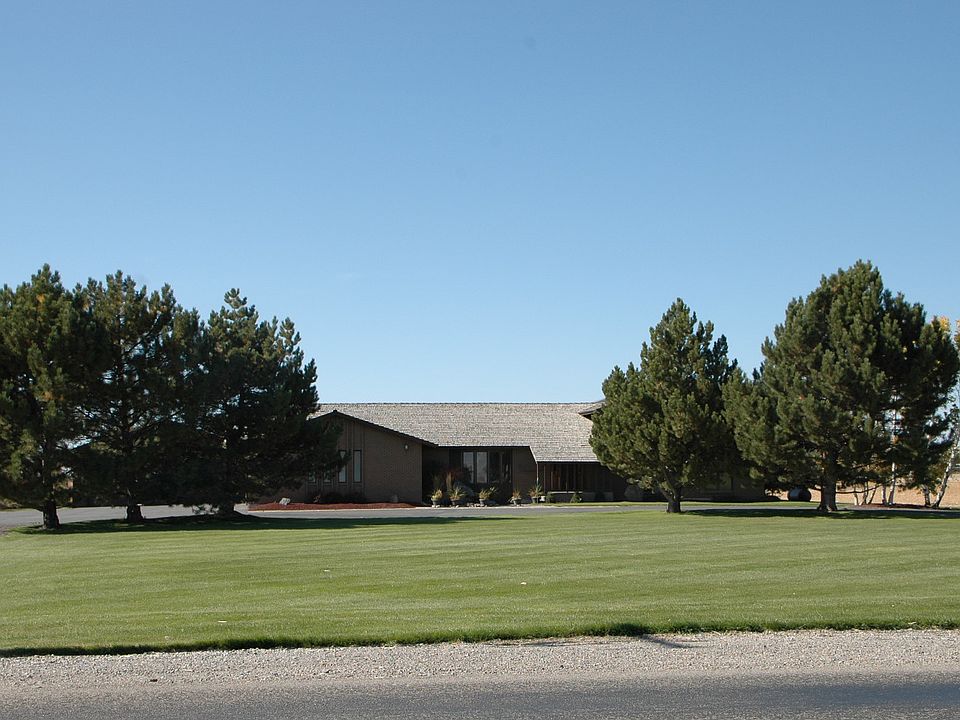 Huge lawn & circular Drive