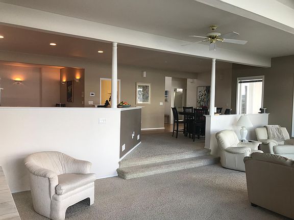 5th image of 9407 SE Southworth Dr