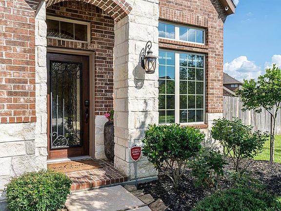 2nd image of 4402 Fenetre Forest Ln