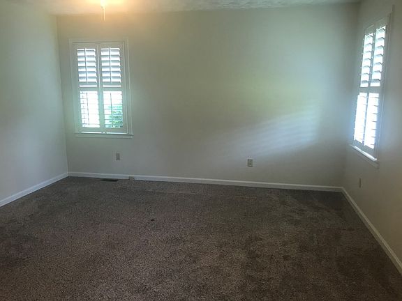 4th image of 100 Hood Dr