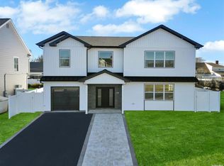 37 Old Farm Rd, Levittown, NY 11756