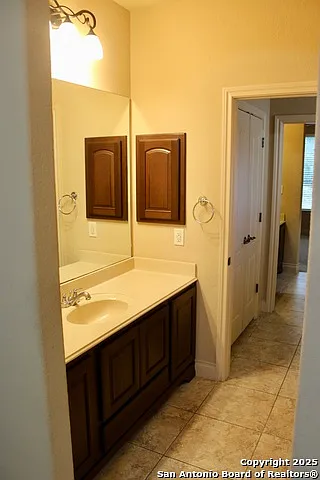 215 Evans Oak Ln — Photo 30