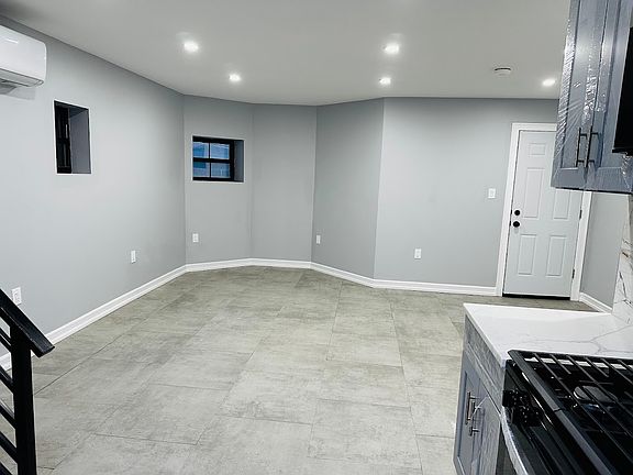 5th image of 80 Sunnyside Ave #1L