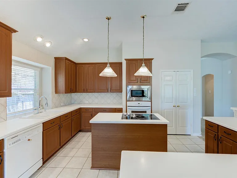 9026 Robinhoods Well Dr — Photo 13