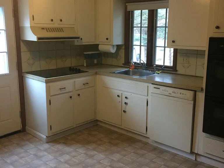 17 Carriage Dr — Photo 3