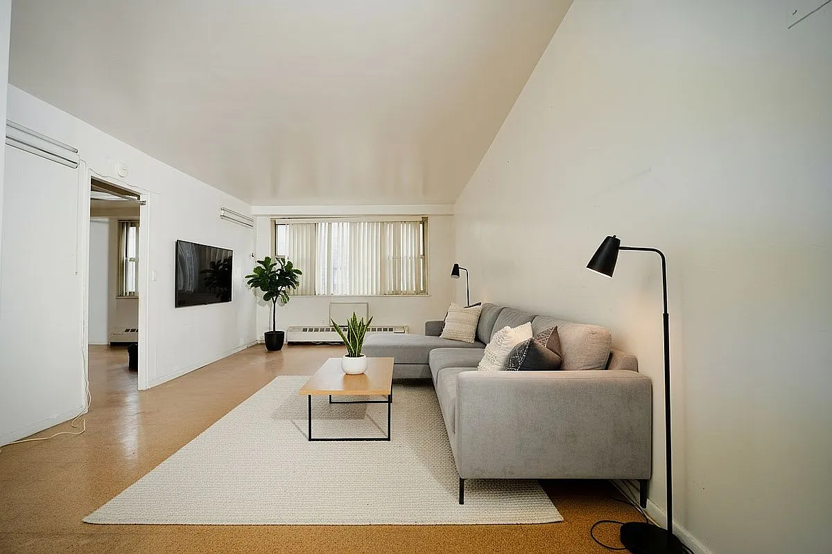 8111 45th Ave APT 4O photo 1
