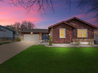 640 Woodstream Dr, Saint Charles, MO 63304