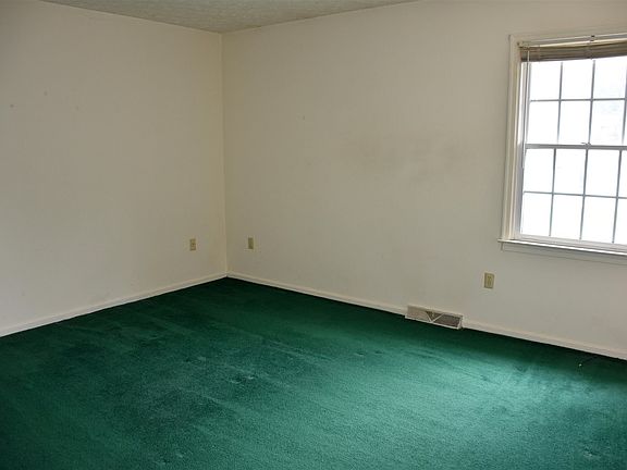 5th image of 3131 Royal Windsor Dr
