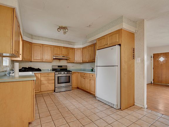 4th image of 16801 Odell Ave