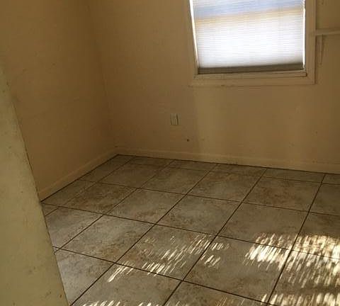 3rd image of 2900 Avenue Q