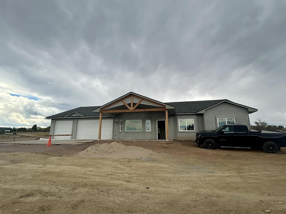 1st image of 693 S Carrizo Springs Ave