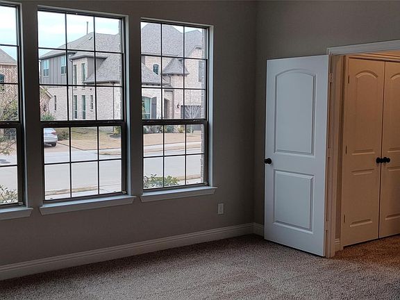 3rd image of 1574 Trowbridge Cir