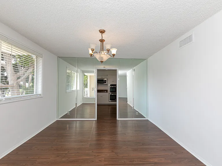 Beverly Regent — Photo 10