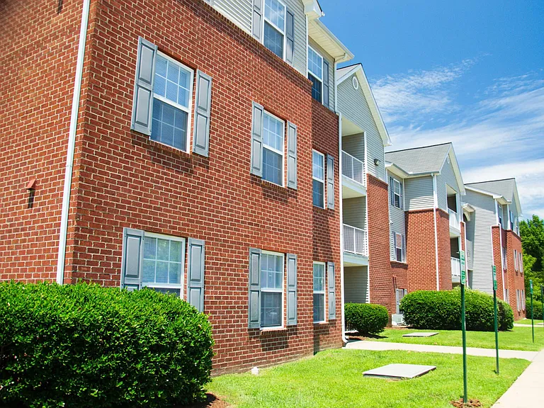Hamilton Creek Apartments — Photo 2
