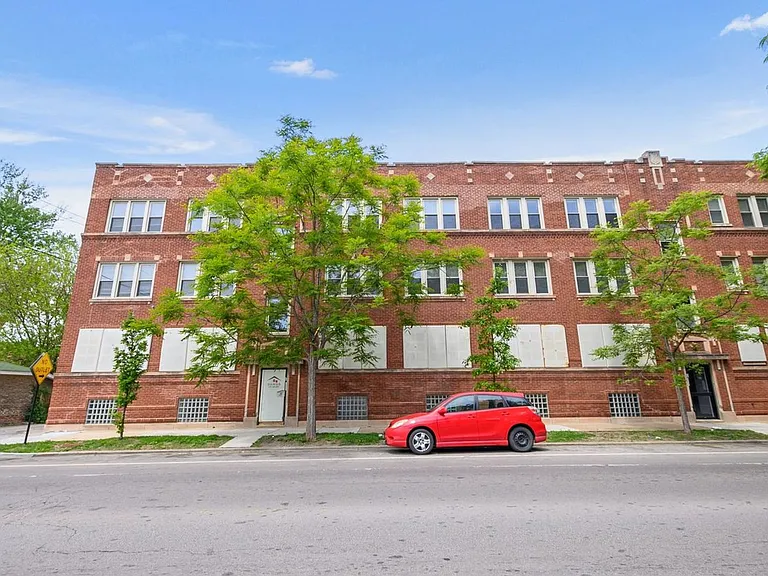 7556-58 S. Calumet Ave. / 320-28 E 76th St. — Photo 30