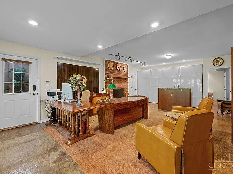 7883 Chestershire Dr — Photo 40