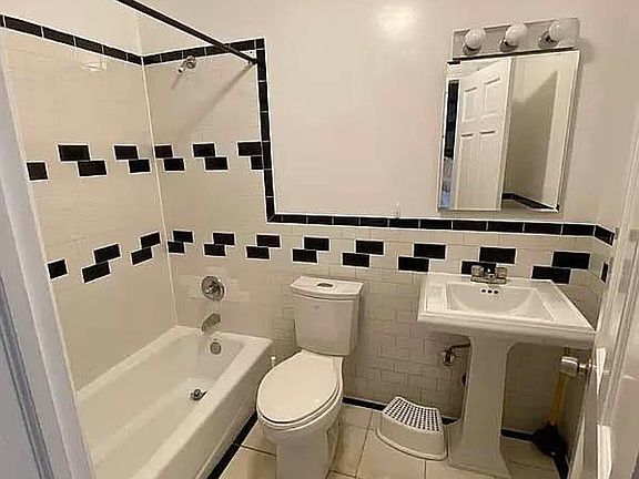 5th image of 38 Dikeman St #1