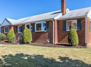 6100 Knollwood Dr, Falls Church, VA 22041
