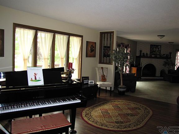 3rd image of 1021 W Fairview Dr