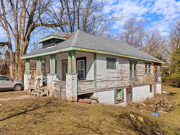 2nd image of 18846 Maple St