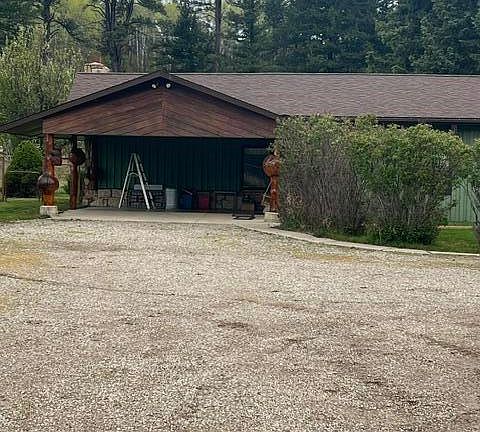 2nd image of 216 Swan Ln