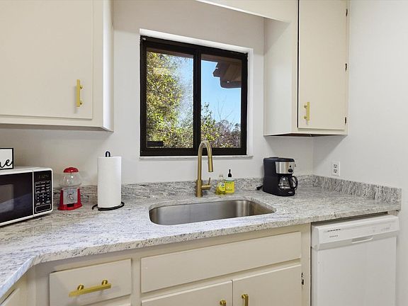 5th image of 216 Dixie Dr #8