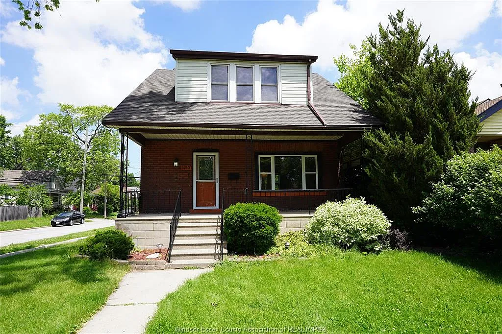 4 bed, $2,200 — Photo 1