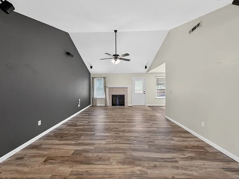 903 Tyra Ln — Photo 9
