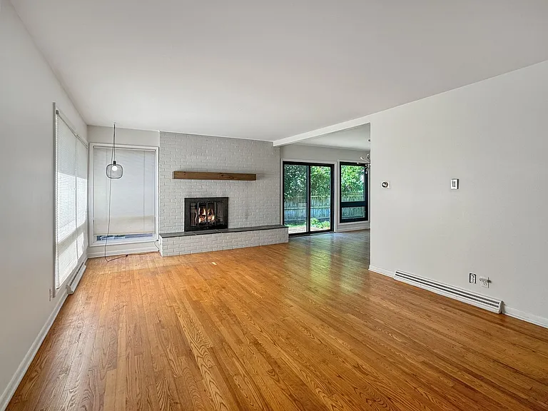 1353 Pinecrest Ave SE — Photo 5