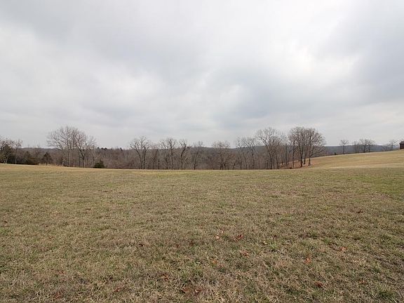 4th image of 277 Sunset Dr