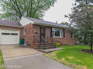 813 11th St, West Des Moines, IA 50265