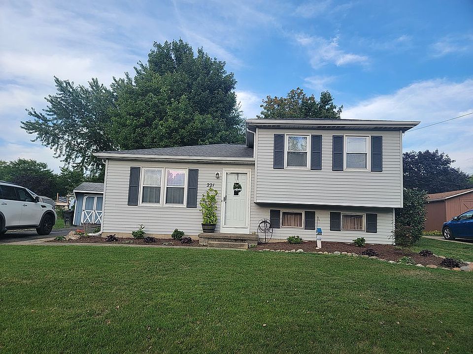 1st image of 221 Pheasant Dr