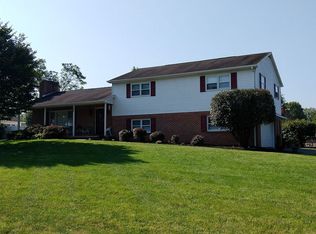 208 Meadow Ln, Chambersburg, PA 17202