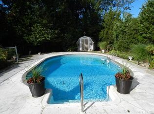 7 Harmony Ln, Setauket, NY 11733