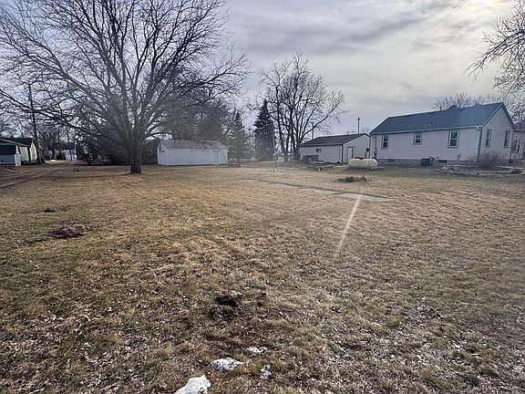 2nd image of 541 W 1st Ave