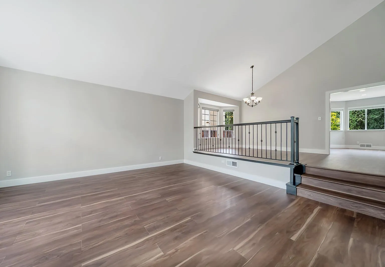 587 Fallen Leaf Cir — Photo 2