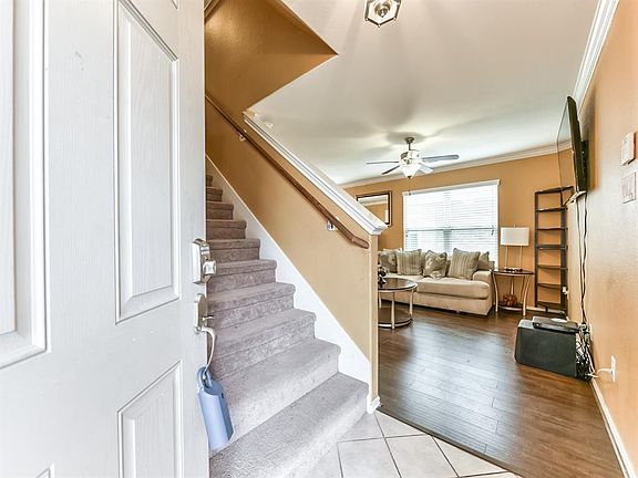 3rd image of 2818 Maybrook Hollow Ln