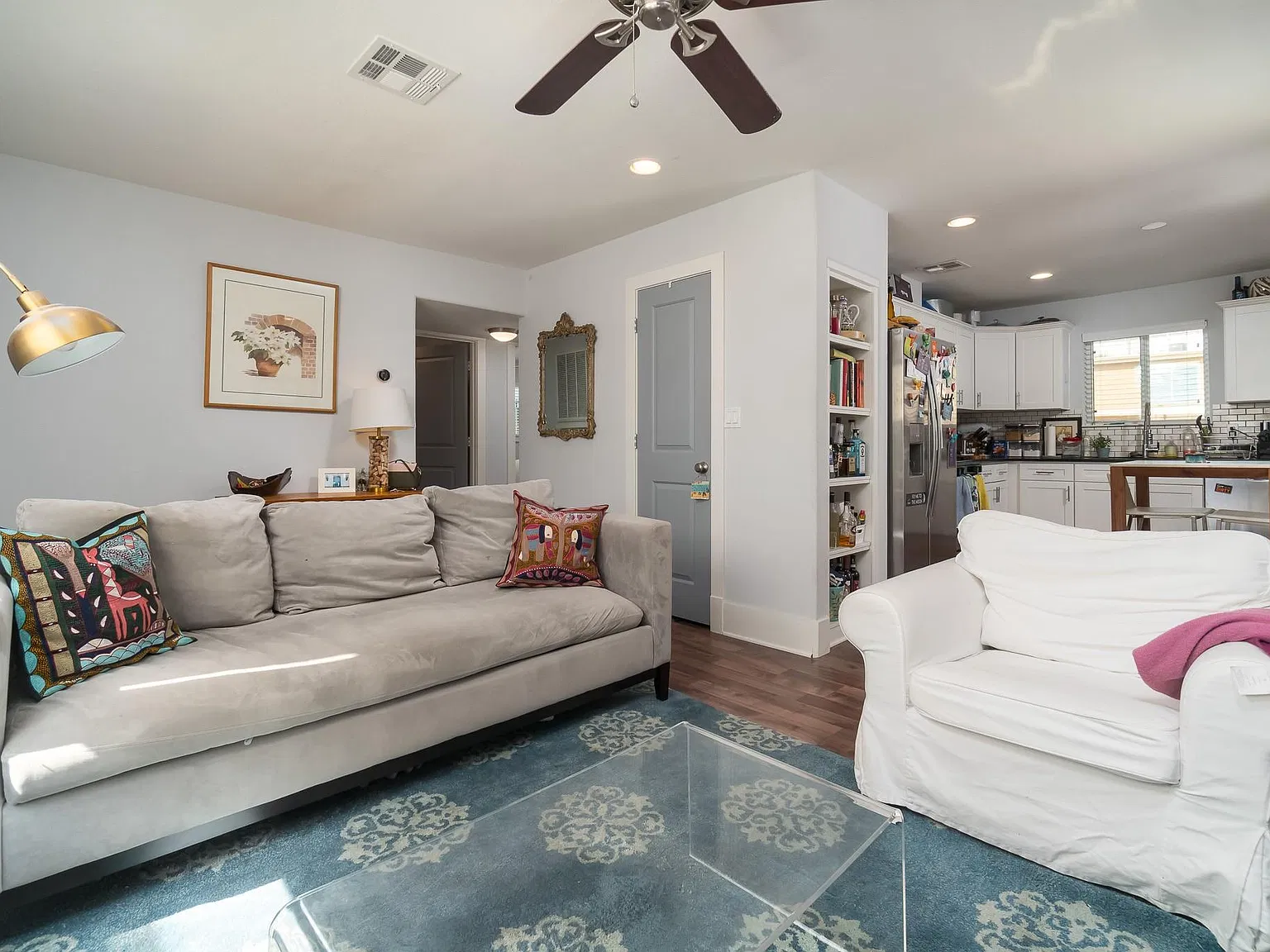 2 bed, 1.0 bath, 900 sqft, $1,950 — Photo 1