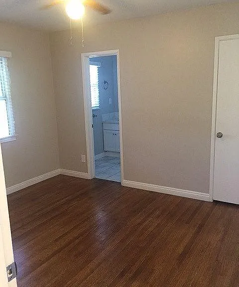 Bedroom with Full Bathroom (Shower)