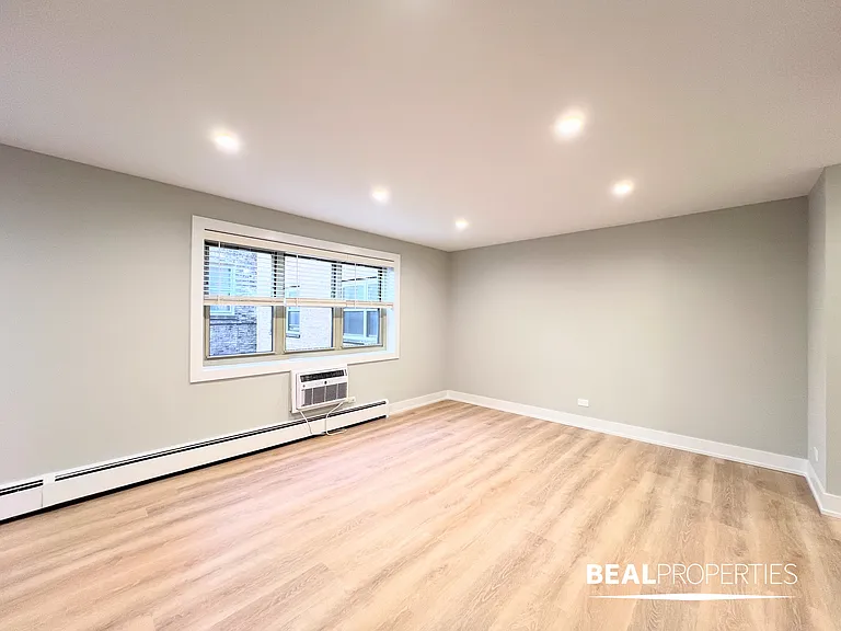 452 W Oakdale — Photo 33