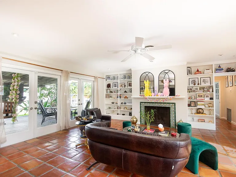 2337 SW 27th Ave — Photo 4