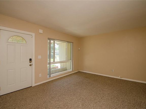 4th image of 1956 Pinehurst Dr