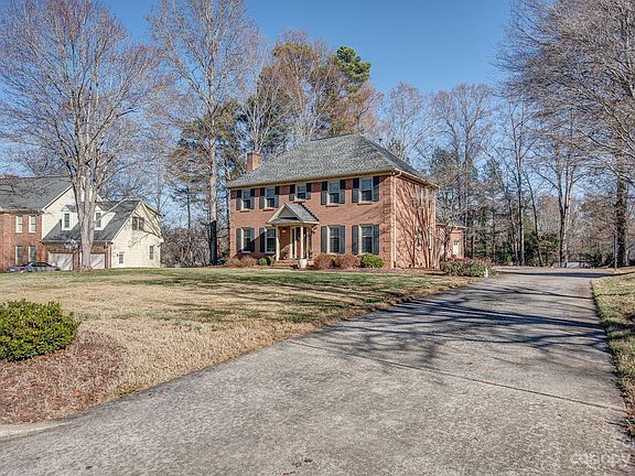 3rd image of 2840 Colony Woods Dr