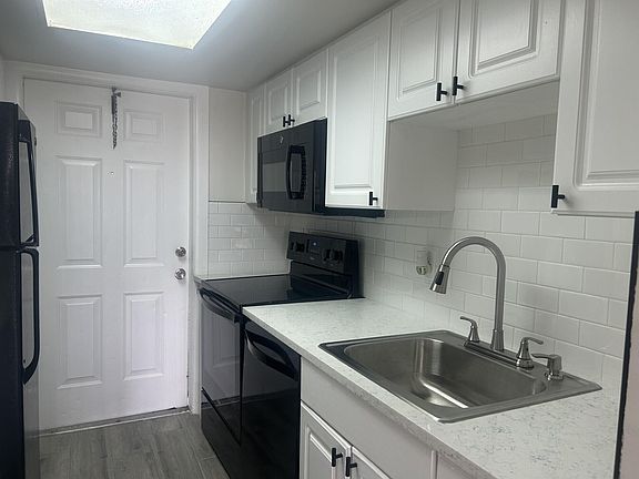 3rd image of 1500 Crescent Cir Unit B-211