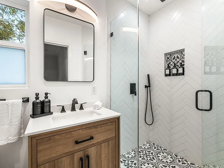 1400 N Orange Dr — Photo 17