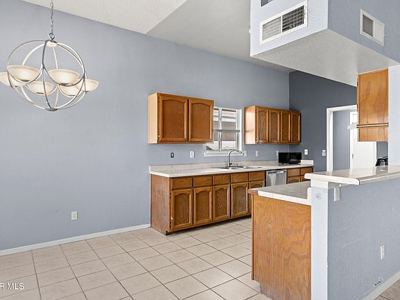 5th image of 2155 Sun Manor Dr