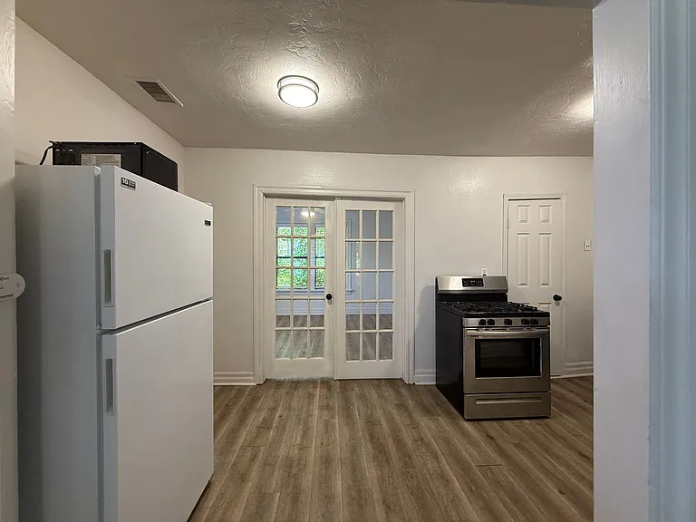 800 East Dr — Photo 7