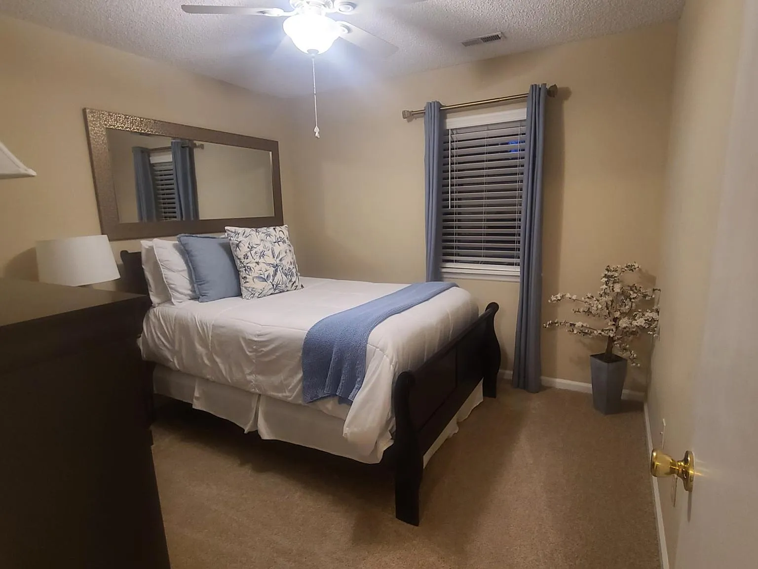 2 bed, 908 sqft, $1,050 — Photo 1